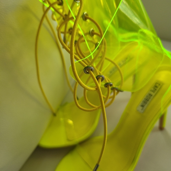 Cape Robbin 💚💛 Neon 💛💚 yellow heels - Picture 13 of 13
